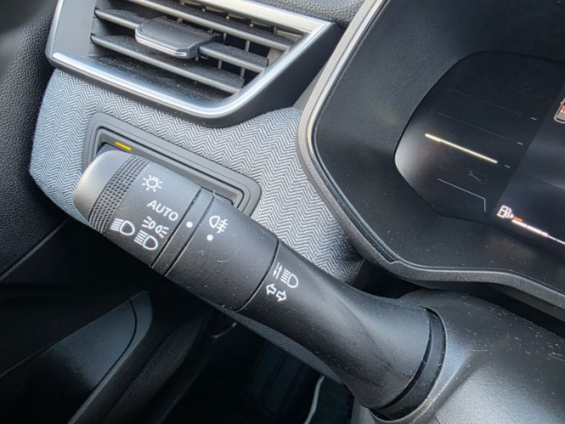 Photo 22 de l'offre de RENAULT CLIO V 0.9 TCe 90 BVM6 TECHNO GPS Camera JA16 à 18950€ chez Mérignac auto