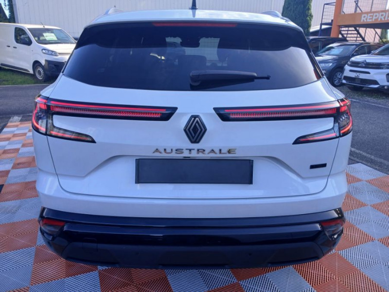 Photo 14 de l'offre de RENAULT AUSTRAL 1.2 E-TECH 200 FULL HYBRID ICONIC TOIT Pano Hayon EL Cam 360° JA20p à 32450€ chez Mérignac auto