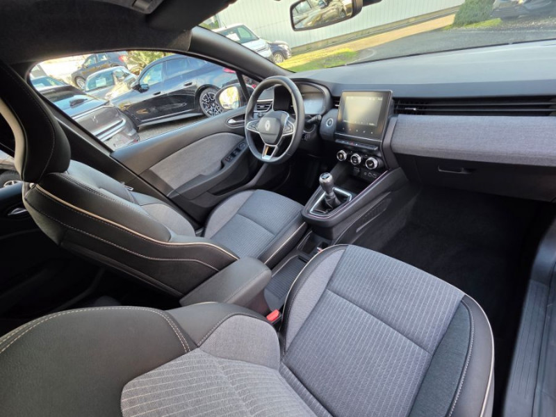 Photo 10 de l'offre de RENAULT CLIO V 0.9 TCe 90 BVM6 TECHNO GPS Camera JA16 à 18950€ chez Mérignac auto