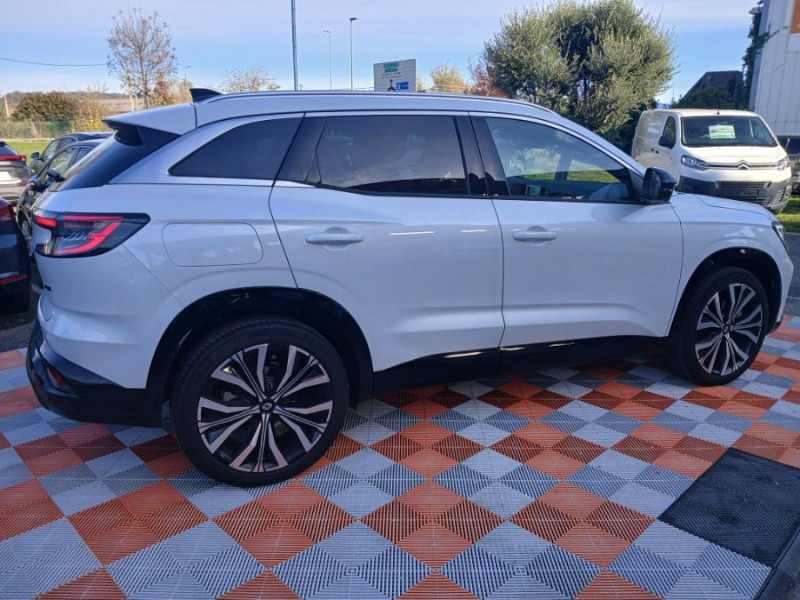 Photo 3 de l'offre de RENAULT AUSTRAL 1.2 E-TECH 200 FULL HYBRID ICONIC TOIT Pano Hayon EL Cam 360° JA20p à 32450€ chez Mérignac auto