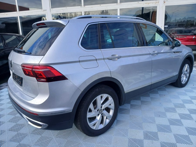 Photo 3 de l'offre de VOLKSWAGEN TIGUAN II (2) 2.0 TDI 150 DSG 2WD ELEGANCE CUIR Camera ACC Hayon EL. JA18 1ère Main à 31950€ chez Mérignac auto