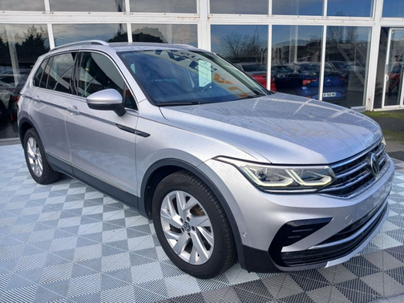 Photo 2 de l'offre de VOLKSWAGEN TIGUAN II (2) 2.0 TDI 150 DSG 2WD ELEGANCE CUIR Camera ACC Hayon EL. JA18 1ère Main à 31950€ chez Mérignac auto