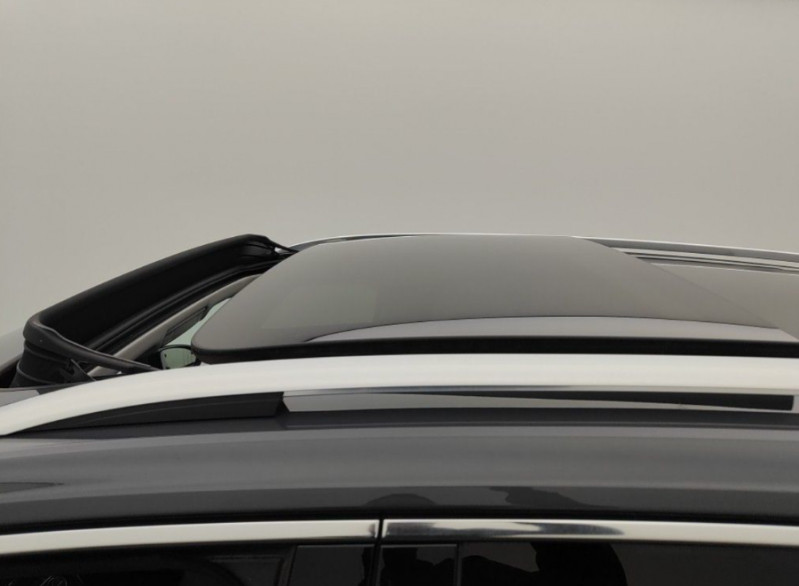 Photo 7 de l'offre de VOLKSWAGEN TOURAN III 2.0 TDI 115 DSG7 HIGHLINE CARAT Camera ACC SC TOIT Ouvrant 5PL 1ère Main à 27950€ chez Mérignac auto