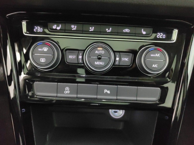 Photo 12 de l'offre de VOLKSWAGEN TOURAN III 2.0 TDI 115 DSG7 HIGHLINE CARAT Camera ACC SC TOIT Ouvrant 5PL 1ère Main à 27950€ chez Mérignac auto