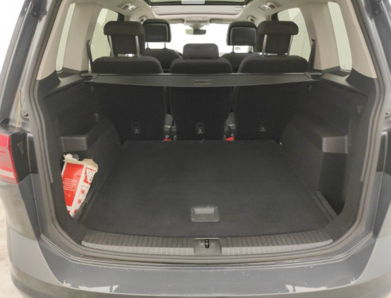 Photo 9 de l'offre de VOLKSWAGEN TOURAN III 2.0 TDI 115 DSG7 HIGHLINE CARAT Camera ACC SC TOIT Ouvrant 5PL 1ère Main à 27950€ chez Mérignac auto