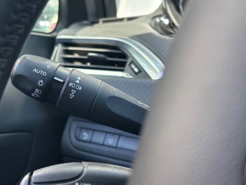 Photo 25 de l'offre de PEUGEOT 208 1.2 PureTech 82 SIGNATURE GPS Radar RER à 10450€ chez Mérignac auto