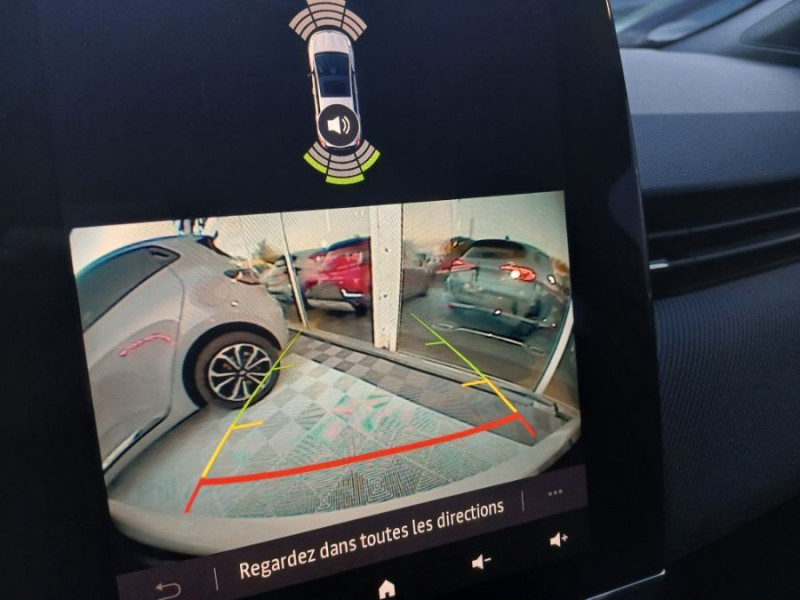 Photo 19 de l'offre de RENAULT CLIO V 0.9 TCe 90 BVM6 ESPRIT ALPINE GPS 9.3" Cockpit JA17 à 20950€ chez Mérignac auto