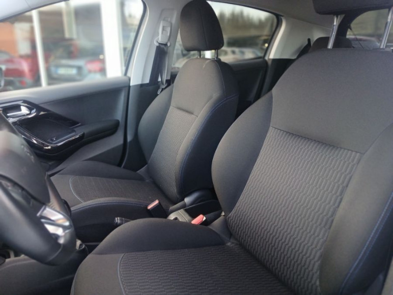 Photo 7 de l'offre de PEUGEOT 208 1.2 PureTech 82 SIGNATURE GPS Radar RER à 10450€ chez Mérignac auto