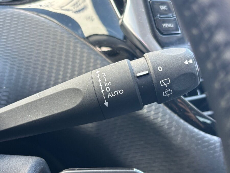 Photo 27 de l'offre de PEUGEOT 208 1.2 PureTech 82 SIGNATURE GPS Radar RER à 10450€ chez Mérignac auto