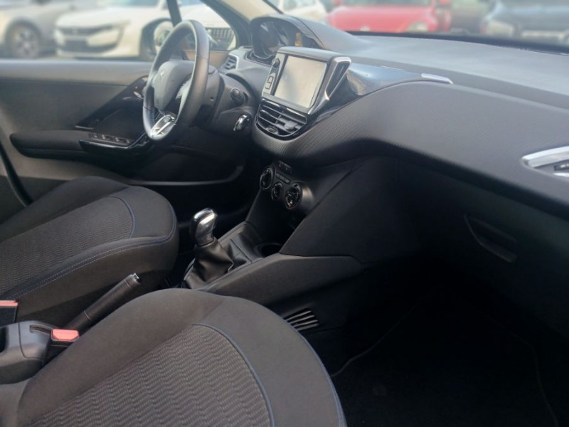 Photo 12 de l'offre de PEUGEOT 208 1.2 PureTech 82 SIGNATURE GPS Radar RER à 10450€ chez Mérignac auto