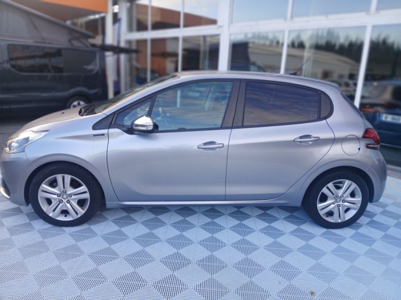 Photo 2 de l'offre de PEUGEOT 208 1.2 PureTech 82 SIGNATURE GPS Radar RER à 10450€ chez Mérignac auto