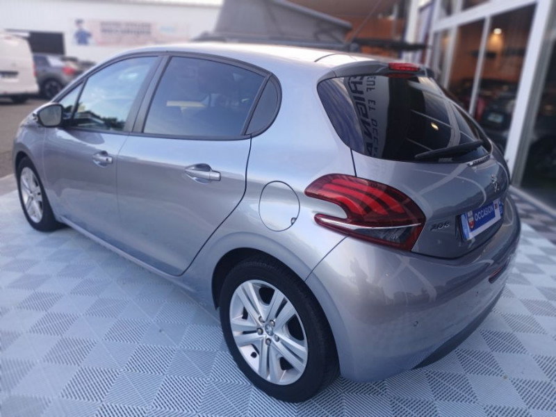 Photo 3 de l'offre de PEUGEOT 208 1.2 PureTech 82 SIGNATURE GPS Radar RER à 10450€ chez Mérignac auto
