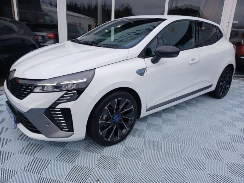 Renault CLIO V 0.9 TCe 90 BVM6 ESPRIT ALPINE GPS 9.3" Cockpit JA17 ESSENCE BLANCHE Occasion à vendre