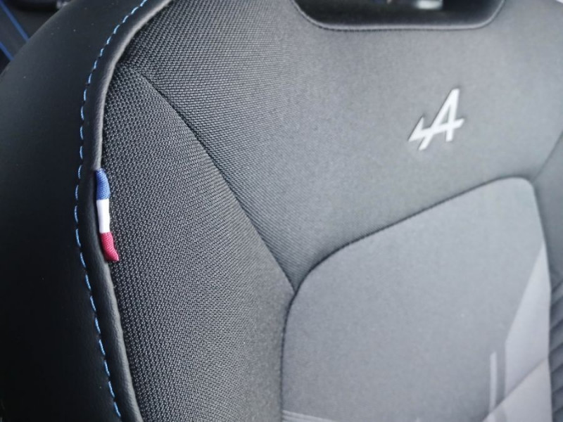 Photo 10 de l'offre de RENAULT CLIO V 0.9 TCe 90 BVM6 ESPRIT ALPINE GPS 9.3" Cockpit JA17 à 20950€ chez Mérignac auto