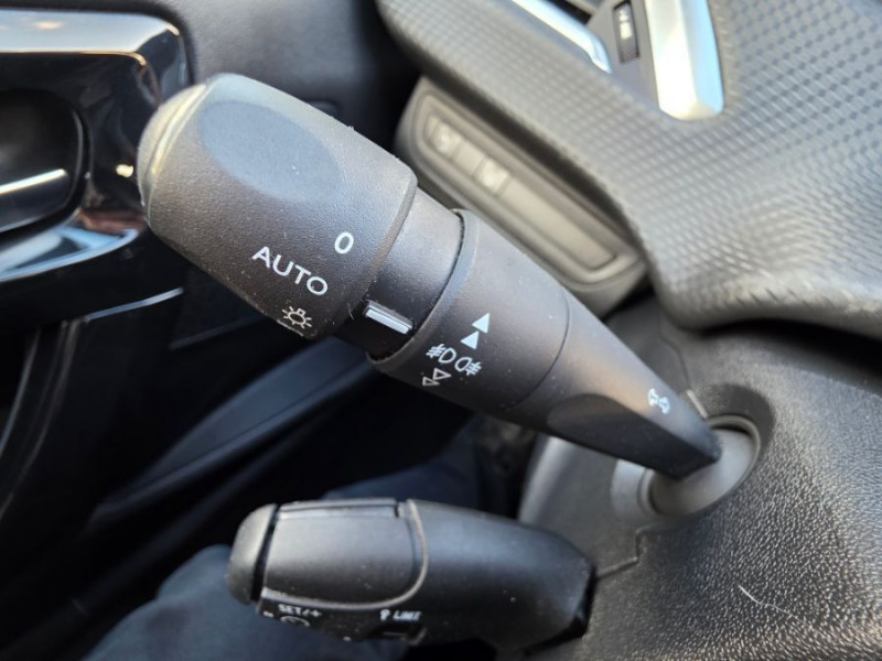 Photo 30 de l'offre de PEUGEOT 208 1.2 PureTech 82 ALLURE GPS JA Radar à 10450€ chez Mérignac auto