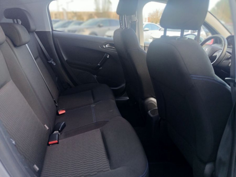 Photo 13 de l'offre de PEUGEOT 208 1.2 PureTech 82 SIGNATURE GPS Radar RER à 10450€ chez Mérignac auto