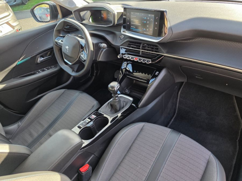 Photo 5 de l'offre de PEUGEOT 208 II 1.2 PureTech 100 BVM6 ALLURE PACK Cockpit 3D Camera 1ère Main à 14950€ chez Mérignac auto
