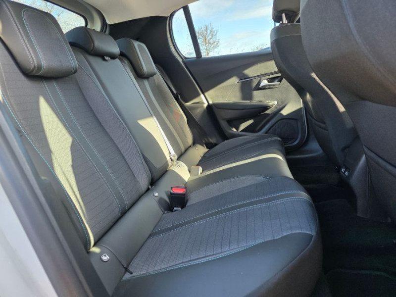 Photo 15 de l'offre de PEUGEOT 208 II 1.2 PureTech 100 BVM6 ALLURE PACK Cockpit 3D Camera 1ère Main à 14950€ chez Mérignac auto
