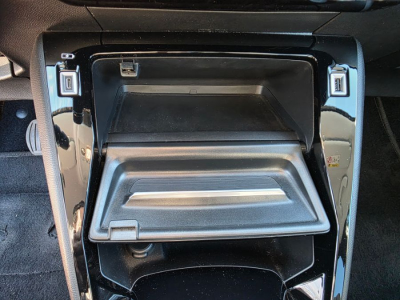 Photo 21 de l'offre de PEUGEOT 208 II 1.2 PureTech 100 BVM6 ALLURE PACK Cockpit 3D Camera 1ère Main à 14950€ chez Mérignac auto