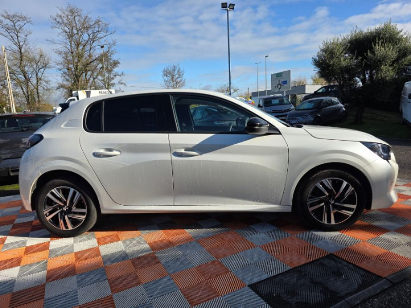 Photo 10 de l'offre de PEUGEOT 208 II 1.2 PureTech 100 BVM6 ALLURE PACK Cockpit 3D Camera 1ère Main à 14950€ chez Mérignac auto