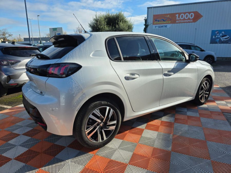 Photo 9 de l'offre de PEUGEOT 208 II 1.2 PureTech 100 BVM6 ALLURE PACK Cockpit 3D Camera 1ère Main à 14950€ chez Mérignac auto