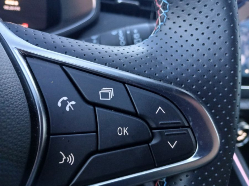 Photo 29 de l'offre de RENAULT CLIO V 0.9 TCe 90 BVM6 ESPRIT ALPINE GPS 9.3" Cockpit JA17 à 20950€ chez Mérignac auto