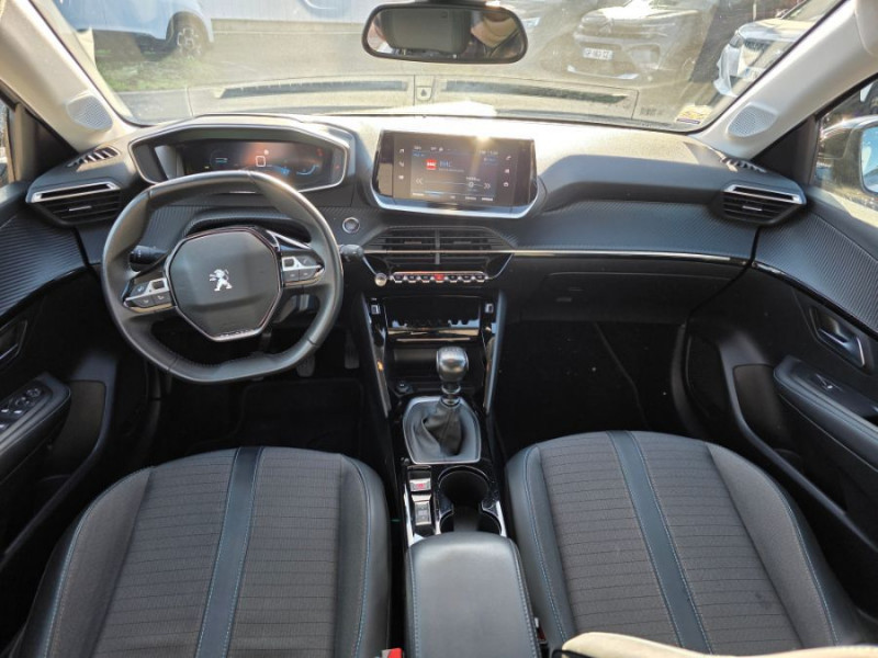 Photo 4 de l'offre de PEUGEOT 208 II 1.2 PureTech 100 BVM6 ALLURE PACK Cockpit 3D Camera 1ère Main à 14950€ chez Mérignac auto