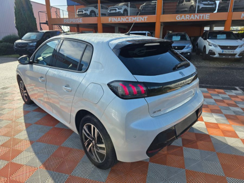 Photo 3 de l'offre de PEUGEOT 208 II 1.2 PureTech 100 BVM6 ALLURE PACK Cockpit 3D Camera 1ère Main à 14950€ chez Mérignac auto