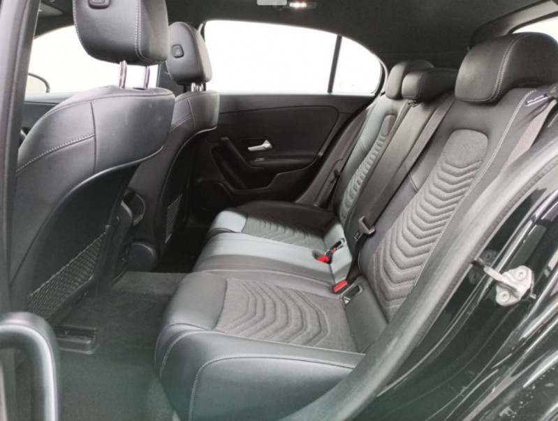 Photo 11 de l'offre de MERCEDES-BENZ CLASSE A IV 180 D 7G-DCT BUSINESS SOLUTION Toit Ouvrant Grand GPS SC 1ère Main à 25950€ chez Mérignac auto