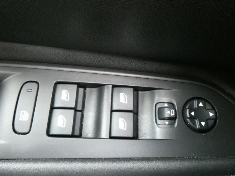 Photo 32 de l'offre de PEUGEOT 3008 II (2) 1.5 BlueHDi 130 EAT8 ALLURE PACK Camera à 26750€ chez Mérignac auto