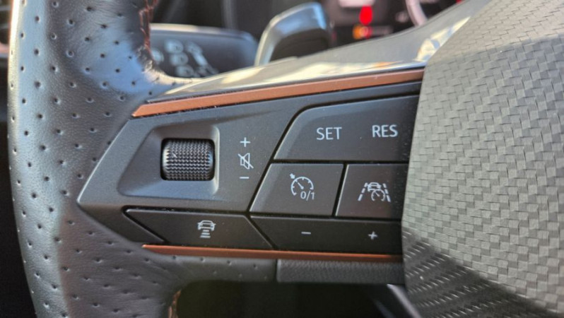 Photo 16 de l'offre de CUPRA LEON IV 1.5 TSI 150 DSG GPS Camera JA18 SC Key Less à 27950€ chez Mérignac auto