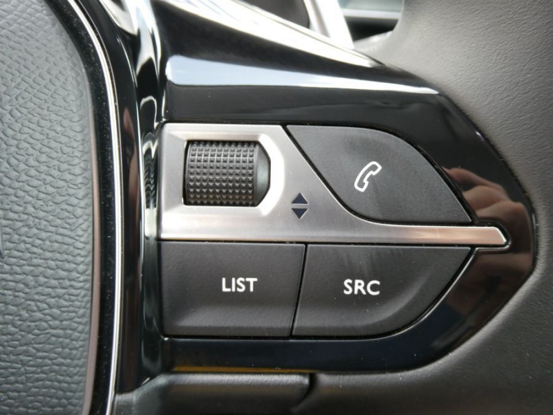 Photo 26 de l'offre de PEUGEOT 3008 II (2) 1.5 BlueHDi 130 EAT8 ALLURE PACK Camera à 26750€ chez Mérignac auto