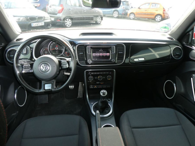 Photo 4 de l'offre de VOLKSWAGEN COCCINELLE CABRIOLET 1.2 TSI 105 BVM6 SOUND GPS Xénon SC JA17 Carnet à 20900€ chez Mérignac auto
