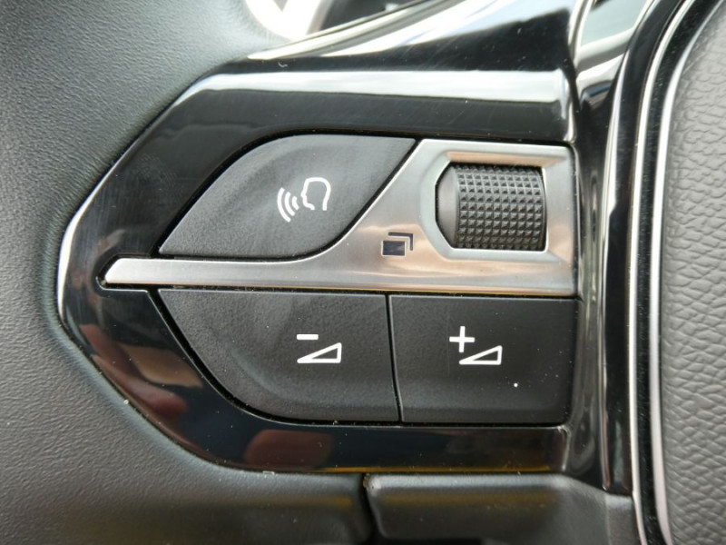 Photo 25 de l'offre de PEUGEOT 3008 II (2) 1.5 BlueHDi 130 EAT8 ALLURE PACK Camera à 26750€ chez Mérignac auto