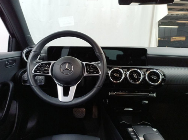 Photo 10 de l'offre de MERCEDES-BENZ CLASSE A IV 180 D 7G-DCT BUSINESS SOLUTION Toit Ouvrant Grand GPS SC 1ère Main à 25950€ chez Mérignac auto