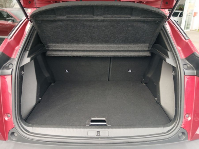 Photo 15 de l'offre de PEUGEOT 2008 II 1.2 PureTech 130 EAT8 ALLURE PACK Cockpit 3D Camera SC Attel. à 18450€ chez Mérignac auto