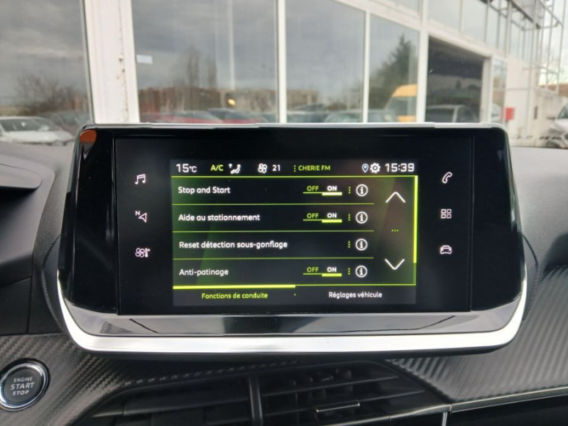 Photo 24 de l'offre de PEUGEOT 2008 II 1.2 PureTech 130 EAT8 ALLURE PACK Cockpit 3D Camera SC Attel. à 18450€ chez Mérignac auto