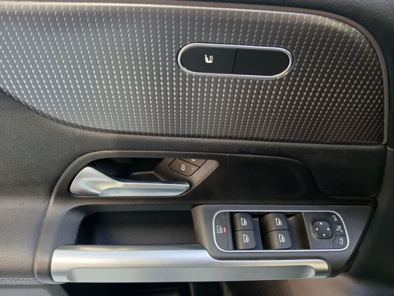 Photo 17 de l'offre de MERCEDES-BENZ GLB 200D 150 8G-Tronic 2WD BUSINESS SOLUTION CUIR Hayon EL. 7PL 1ère Main à 36490€ chez Mérignac auto