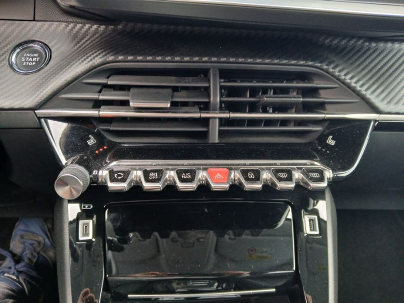 Photo 28 de l'offre de PEUGEOT 2008 II 1.2 PureTech 130 EAT8 ALLURE PACK Cockpit 3D Camera SC Attel. à 18450€ chez Mérignac auto