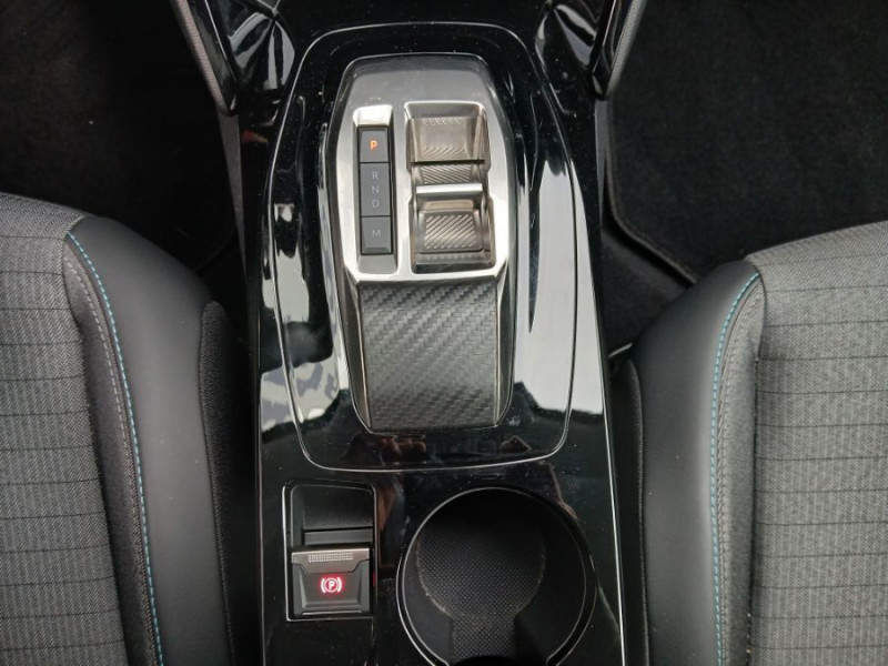 Photo 29 de l'offre de PEUGEOT 2008 II 1.2 PureTech 130 EAT8 ALLURE PACK Cockpit 3D Camera SC Attel. à 18450€ chez Mérignac auto