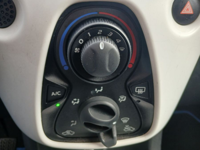 Photo 19 de l'offre de CITROEN C1 1.0 VTI 72 MILLENIUM 5P GPS Bluetooth Privacy Glass à 9890€ chez Mérignac auto