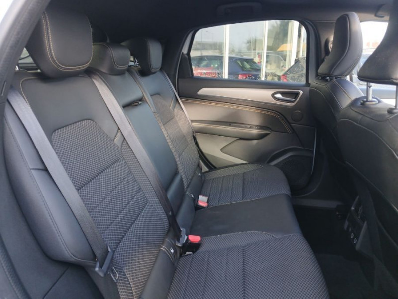 Photo 16 de l'offre de RENAULT ARKANA 1.6 E-TECH 145 BVA HYBRIDE TECHNO RS TOIT Ouvrant GPS 9.3" JA18 à 23950€ chez Mérignac auto