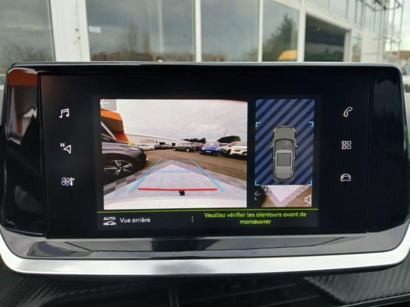 Photo 6 de l'offre de PEUGEOT 2008 II 1.2 PureTech 130 EAT8 ALLURE PACK Cockpit 3D Camera SC Attel. à 18450€ chez Mérignac auto