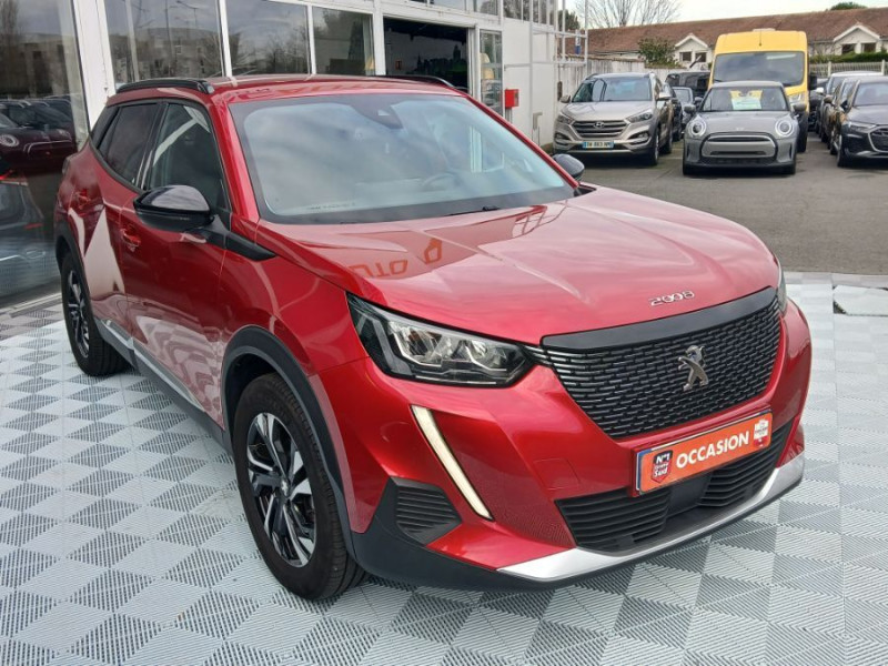 Photo 2 de l'offre de PEUGEOT 2008 II 1.2 PureTech 130 EAT8 ALLURE PACK Cockpit 3D Camera SC Attel. à 18450€ chez Mérignac auto