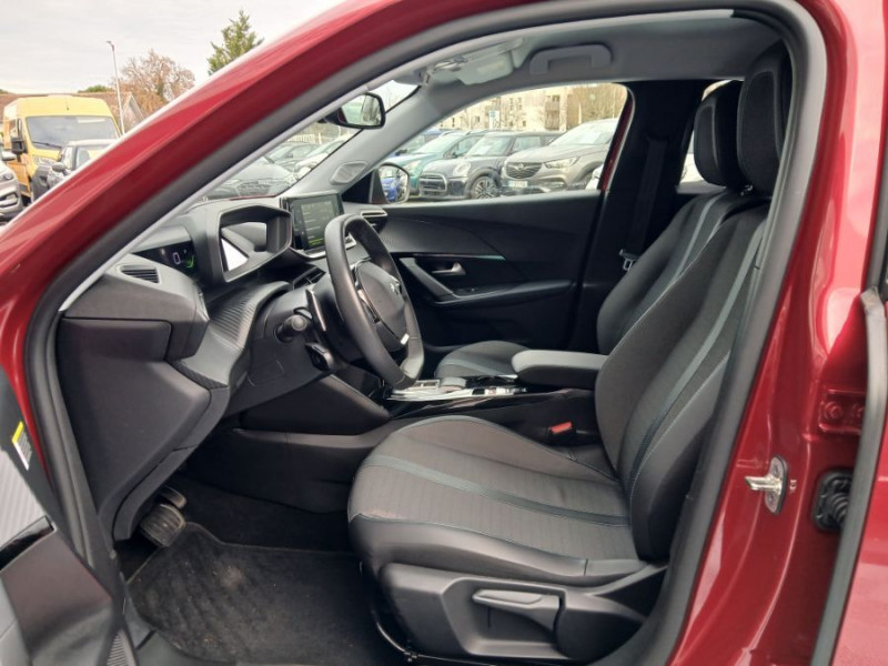 Photo 13 de l'offre de PEUGEOT 2008 II 1.2 PureTech 130 EAT8 ALLURE PACK Cockpit 3D Camera SC Attel. à 18450€ chez Mérignac auto