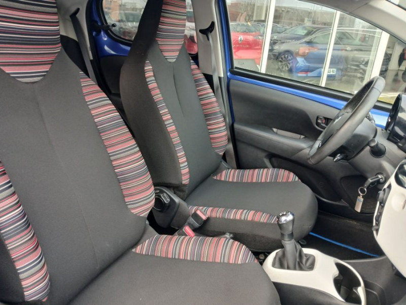 Photo 4 de l'offre de CITROEN C1 1.0 VTI 72 MILLENIUM 5P GPS Bluetooth Privacy Glass à 9890€ chez Mérignac auto