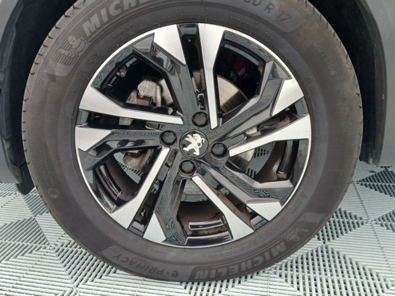 Photo 14 de l'offre de PEUGEOT 2008 II 1.2 PureTech 130 EAT8 ALLURE PACK Cockpit 3D Camera SC Attel. à 18450€ chez Mérignac auto