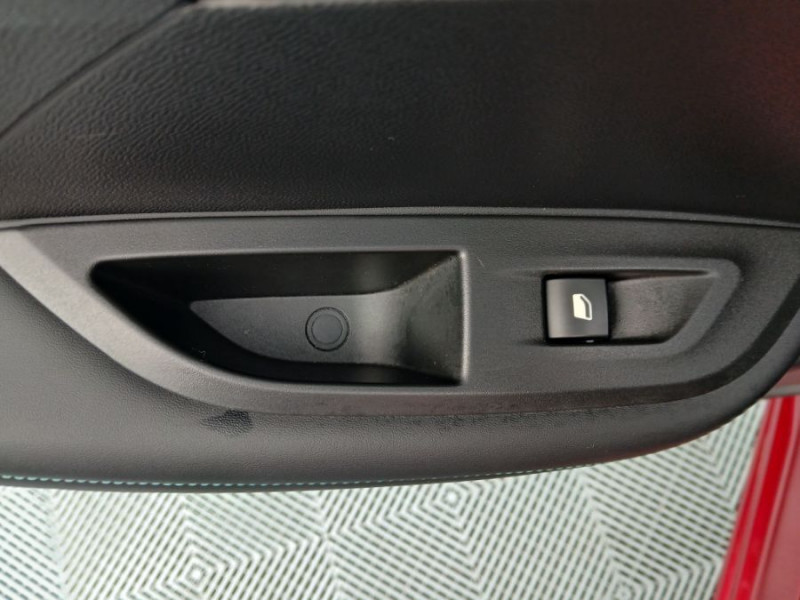 Photo 33 de l'offre de PEUGEOT 2008 II 1.2 PureTech 130 EAT8 ALLURE PACK Cockpit 3D Camera SC Attel. à 18450€ chez Mérignac auto