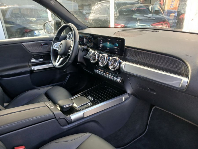 Photo 41 de l'offre de MERCEDES-BENZ GLB 200D 150 8G-Tronic 2WD BUSINESS SOLUTION CUIR Hayon EL. 7PL 1ère Main à 36490€ chez Mérignac auto