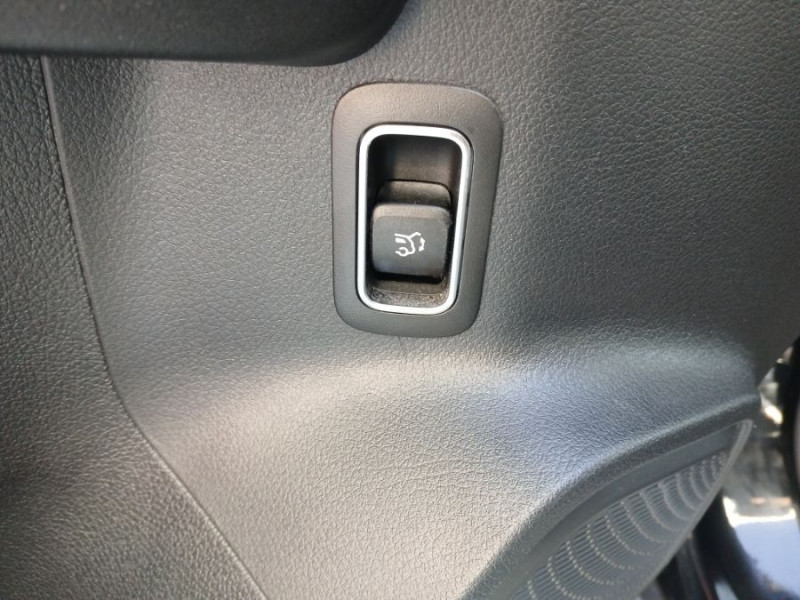 Photo 20 de l'offre de MERCEDES-BENZ GLB 200D 150 8G-Tronic 2WD BUSINESS SOLUTION CUIR Hayon EL. 7PL 1ère Main à 36490€ chez Mérignac auto